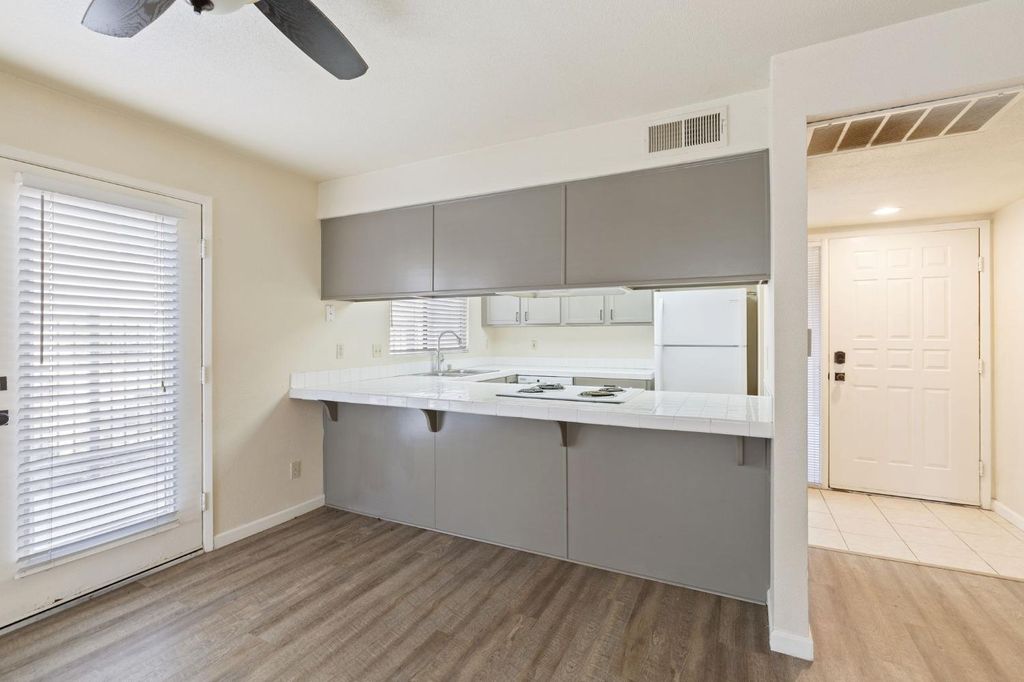 Image 9 of property listing at 7675 N 1st Street # 136, Fresno, CA 93720