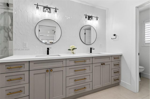 4865 SW 94th Ave, Miami, FL 33165