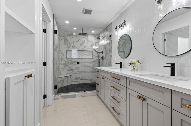 4865 SW 94th Ave, Miami, FL 33165