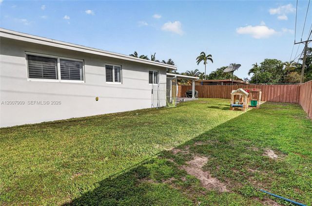 4865 SW 94th Ave, Miami, FL 33165