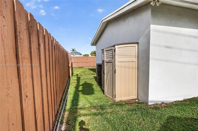 4865 SW 94th Ave, Miami, FL 33165