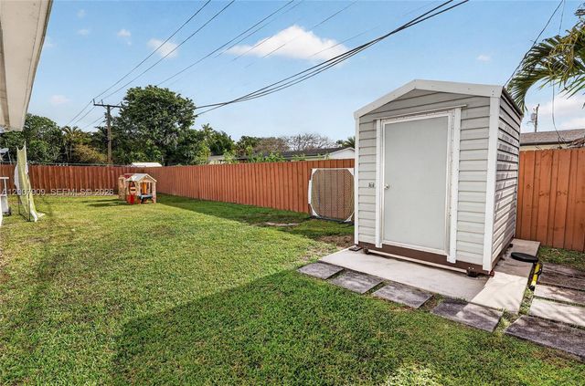 4865 SW 94th Ave, Miami, FL 33165