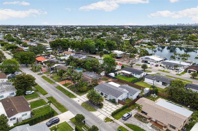 4865 SW 94th Ave, Miami, FL 33165