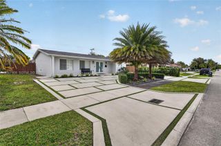 4865 SW 94th Ave, Miami, FL 33165