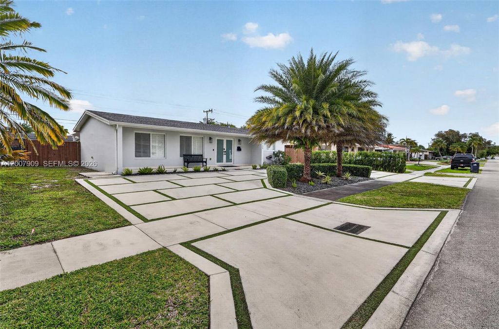 4865 SW 94th Ave, Miami, FL 33165
