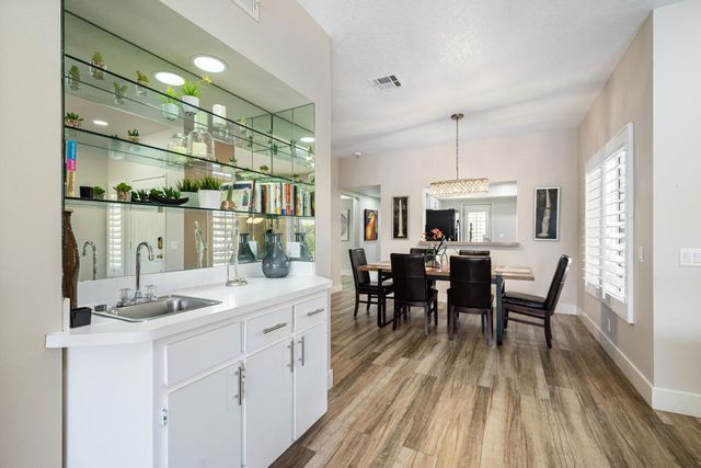 139 Villa Court, Palm Desert, CA 92211