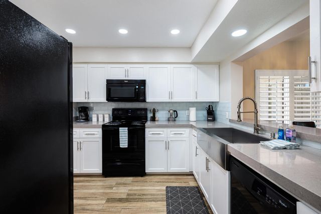 139 Villa Court, Palm Desert, CA 92211