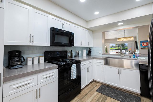 139 Villa Court, Palm Desert, CA 92211