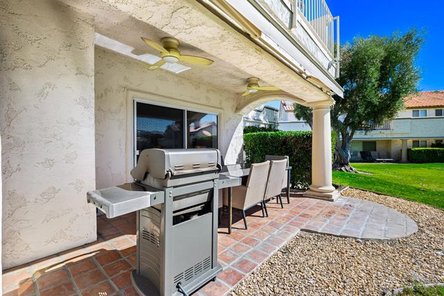 139 Villa Court, Palm Desert, CA 92211