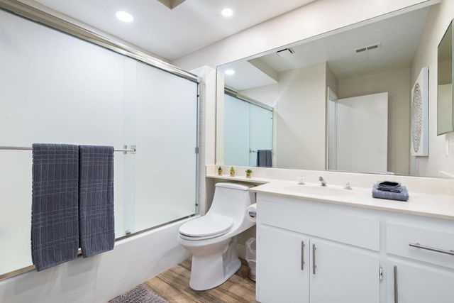 139 Villa Court, Palm Desert, CA 92211