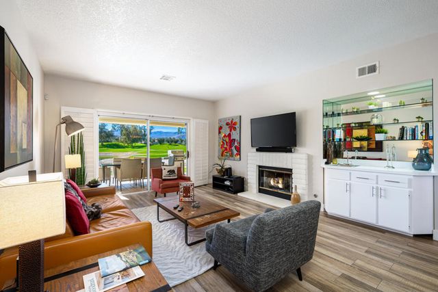 139 Villa Court, Palm Desert, CA 92211