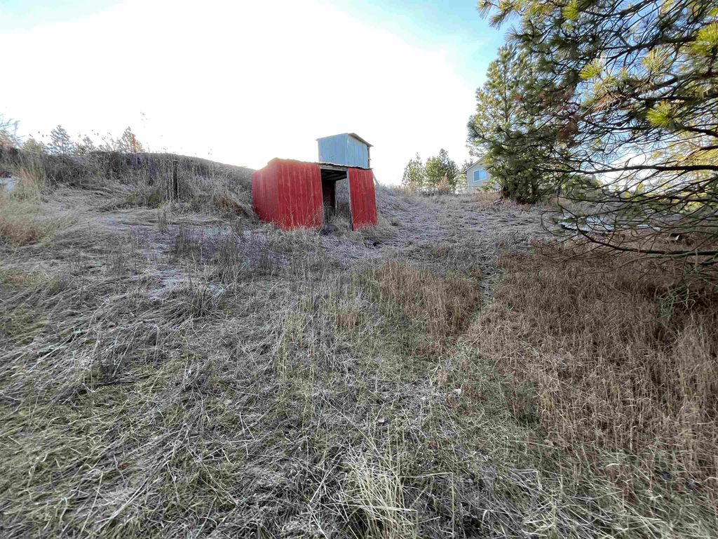 218 N Cliff Ct, Rockford, WA 99030 photo 4