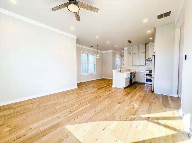 2400 Bruin DR 27, Spicewood, TX 78669