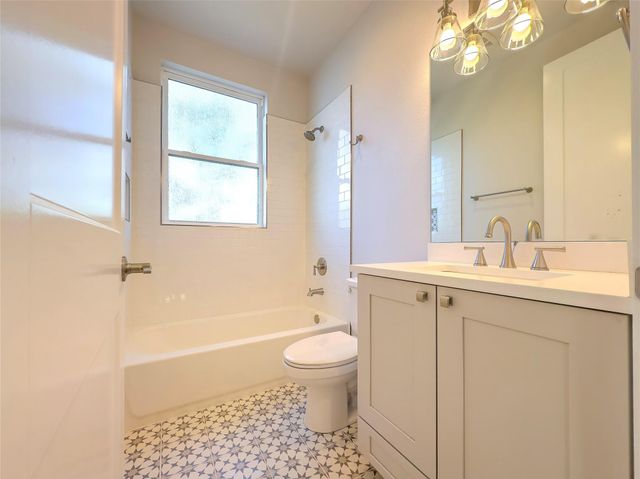 2400 Bruin DR 27, Spicewood, TX 78669