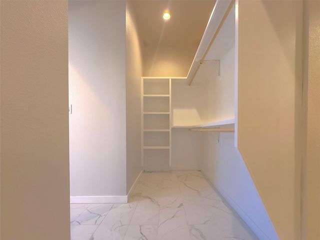 2400 Bruin DR 27, Spicewood, TX 78669