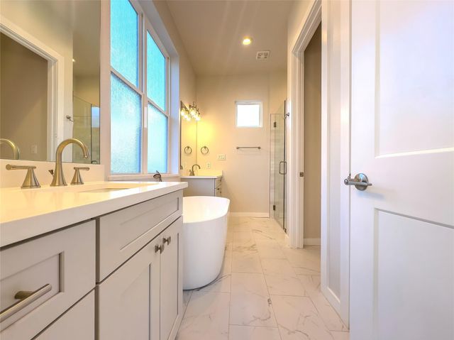 2400 Bruin DR 27, Spicewood, TX 78669