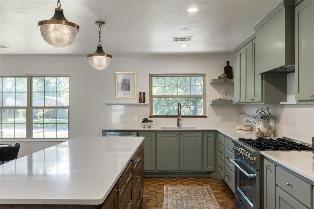 Image 6 of property listing at 1219 Westchester Drive, Oklahoma City, OK 73114