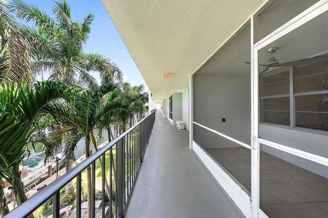 109 Paradise Harbour Boulevard 307, North Palm Beach, FL 33408