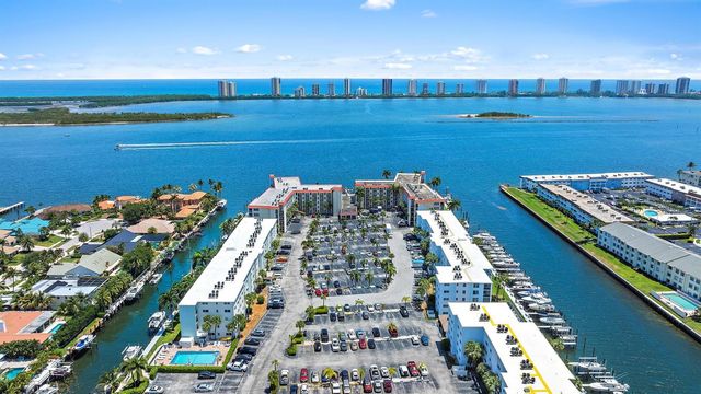 109 Paradise Harbour Boulevard 307, North Palm Beach, FL 33408