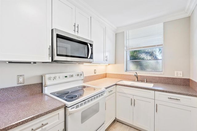 109 Paradise Harbour Boulevard 307, North Palm Beach, FL 33408
