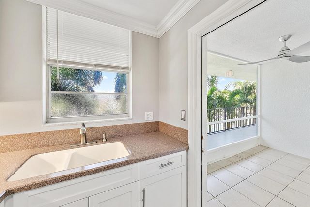 109 Paradise Harbour Boulevard 307, North Palm Beach, FL 33408