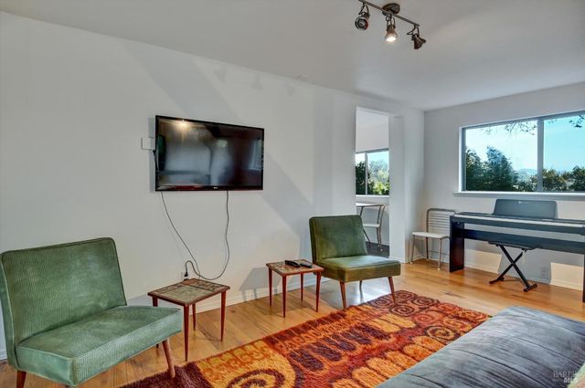 51 Berry Trl, Fairfax, CA 94930