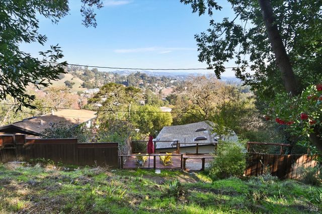 51 Berry Trl, Fairfax, CA 94930