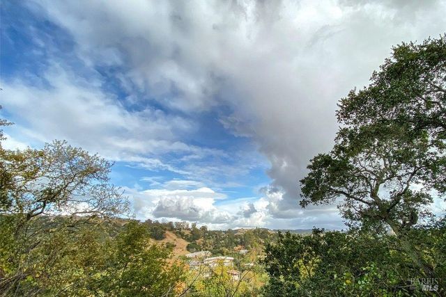 51 Berry Trl, Fairfax, CA 94930