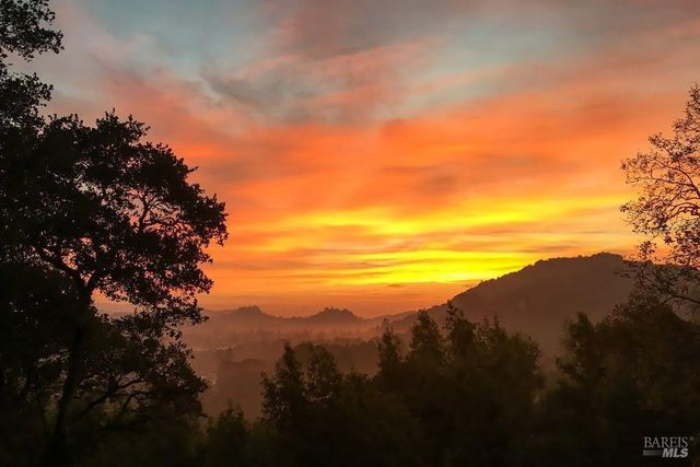 51 Berry Trl, Fairfax, CA 94930