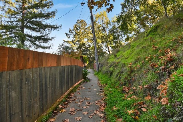 51 Berry Trl, Fairfax, CA 94930