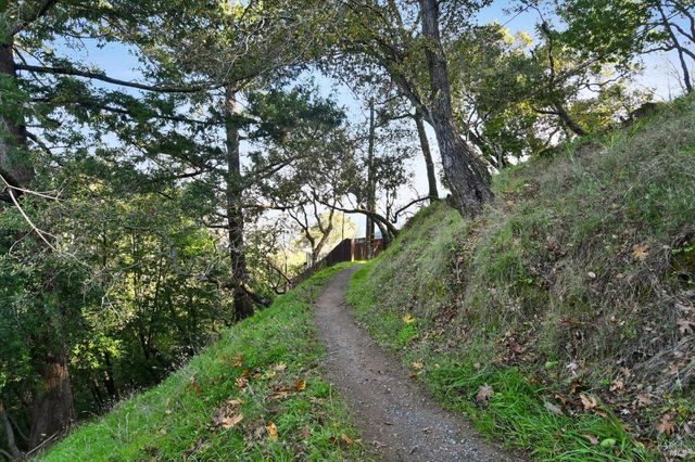 51 Berry Trl, Fairfax, CA 94930