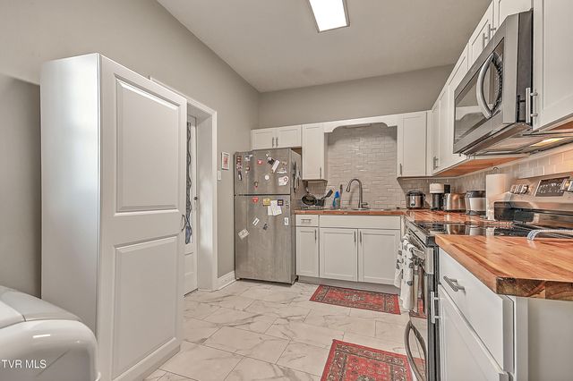 701 West Locust Street Apt 31, Johnson City, TN 37604