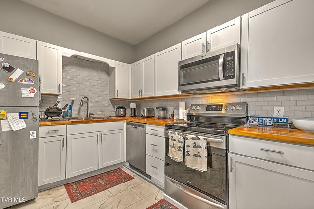 701 West Locust Street Apt 31, Johnson City, TN 37604