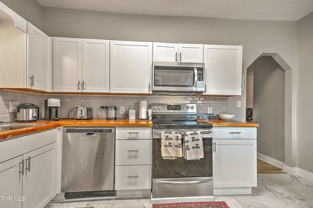 701 West Locust Street Apt 31, Johnson City, TN 37604