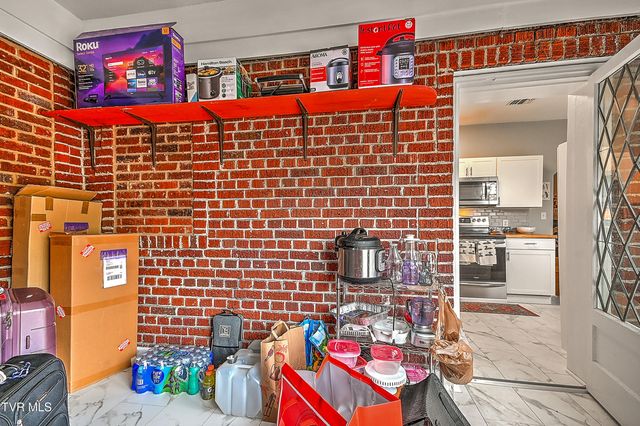 701 West Locust Street Apt 31, Johnson City, TN 37604
