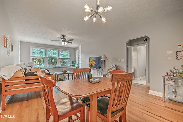 701 West Locust Street Apt 31, Johnson City, TN 37604
