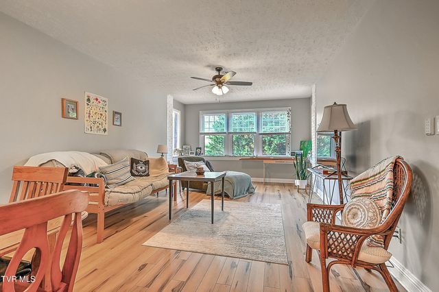 701 West Locust Street Apt 31, Johnson City, TN 37604