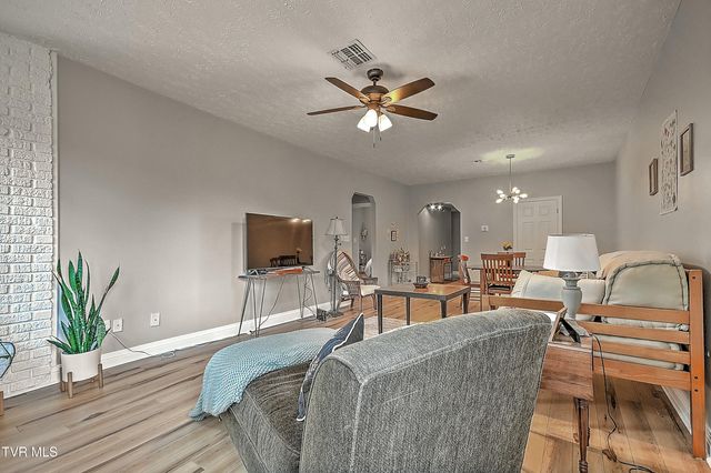 701 West Locust Street Apt 31, Johnson City, TN 37604