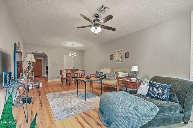 701 West Locust Street Apt 31, Johnson City, TN 37604