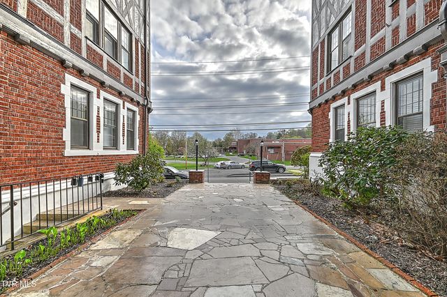 701 West Locust Street Apt 31, Johnson City, TN 37604