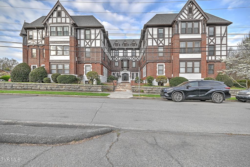 701 West Locust Street Apt 31, Johnson City, TN 37604