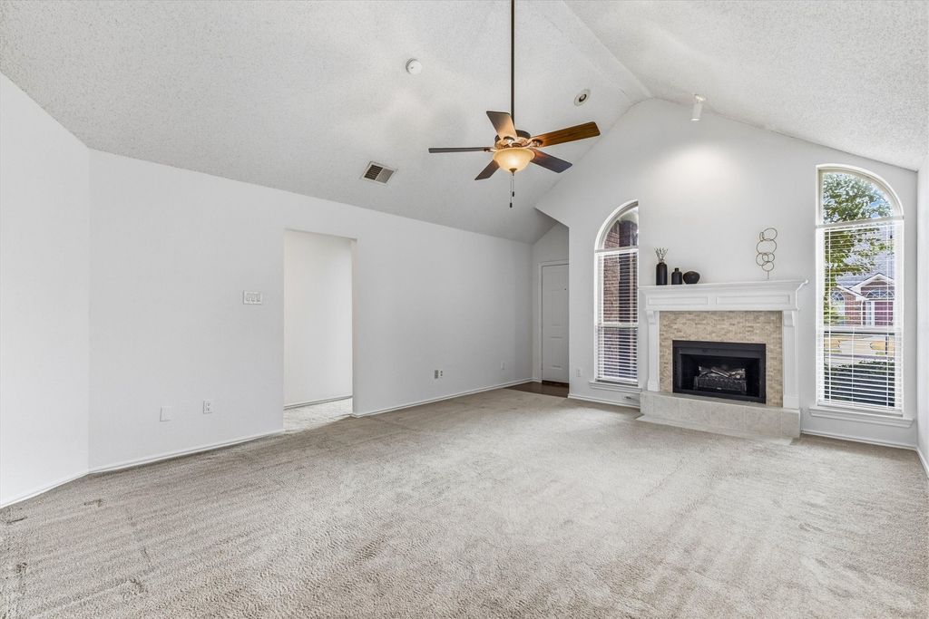 2031 Greenview Drive A, Carrollton, TX 75010 — photo 2