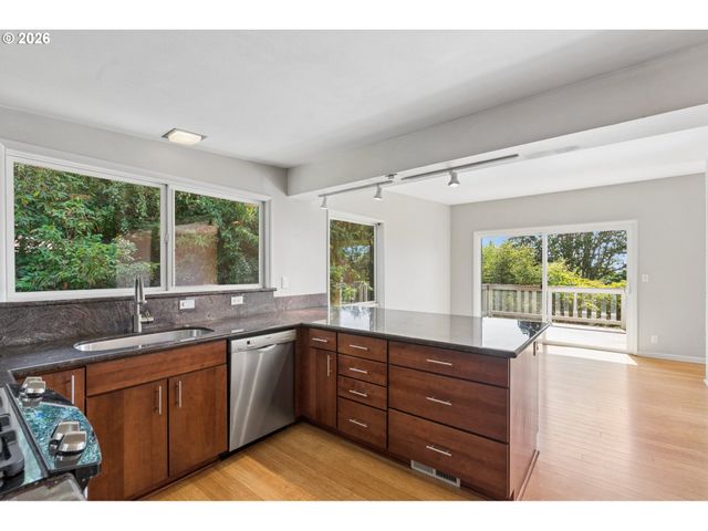 10435 Sw 63RD Dr, Portland, OR 97219