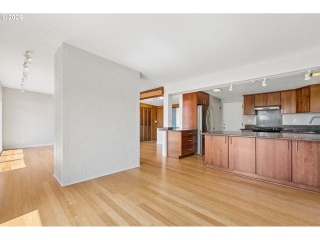 10435 Sw 63RD Dr, Portland, OR 97219