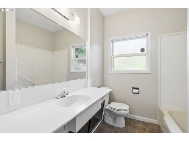 10435 Sw 63RD Dr, Portland, OR 97219