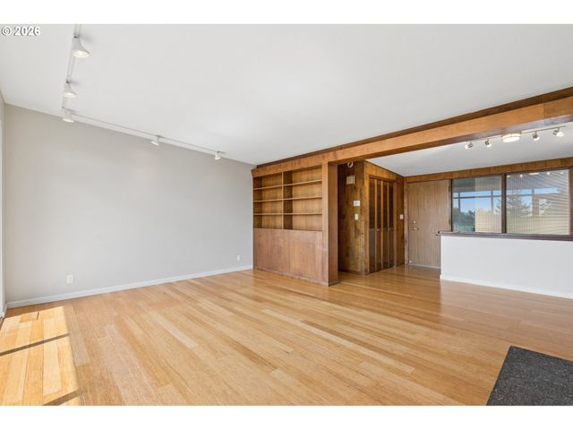 10435 Sw 63RD Dr, Portland, OR 97219