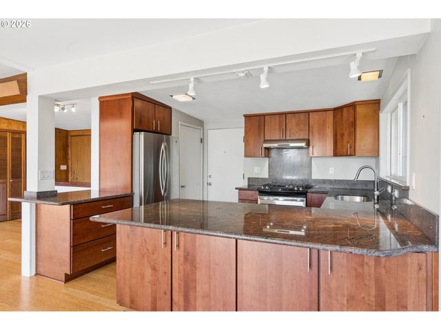 10435 Sw 63RD Dr, Portland, OR 97219