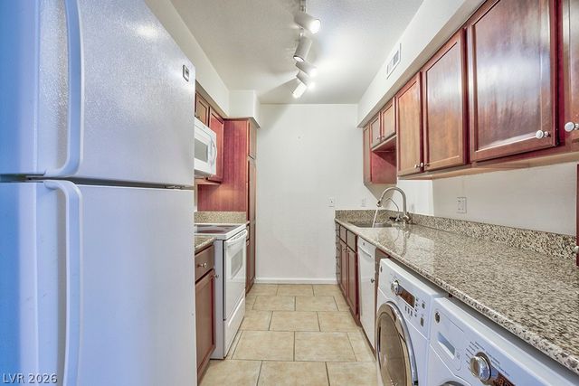 650 Oakmont Avenue 2111, Las Vegas, NV 89109