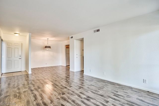 650 Oakmont Avenue 2111, Las Vegas, NV 89109