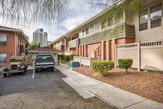 650 Oakmont Avenue 2111, Las Vegas, NV 89109